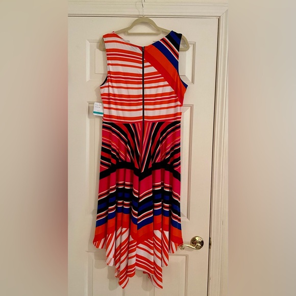 Sleeveless multi NWT handkerchief hem Gabby Skye size 16 dress- spring, summer - Picture 4 of 8